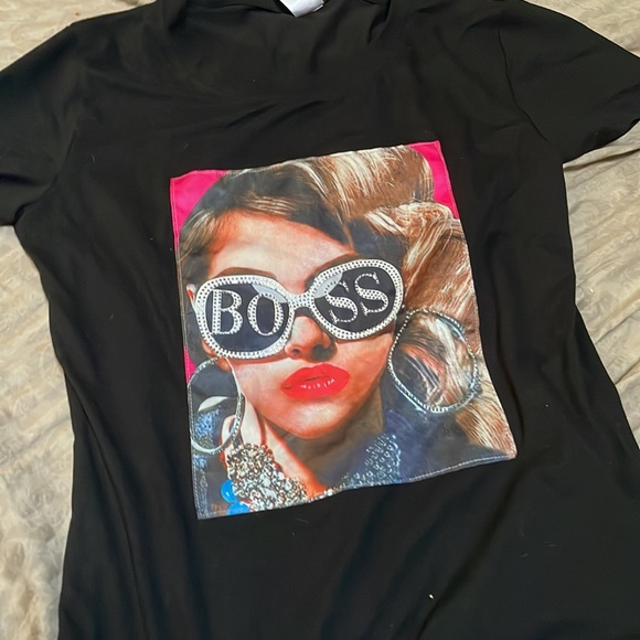 awesome Tshirt hasn’t been worn but the tags are off! - Picture 3 of 3